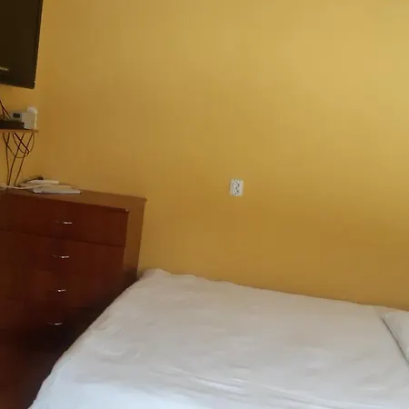 Dacha 127 בית הארחה *